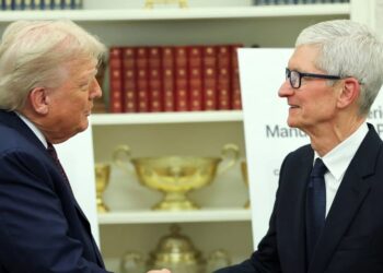 Did Tim Cook Really Flatter Trump? The Juicy Rumors You Can’t Ignore